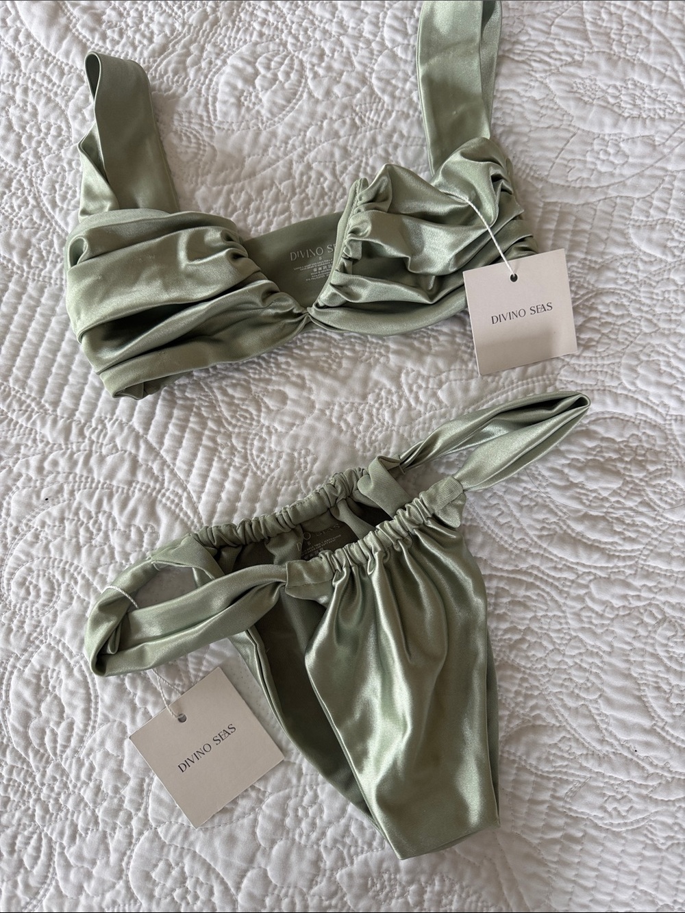 Divino Seas Ana de Bretaña Sage Green Ruched Bikini Set